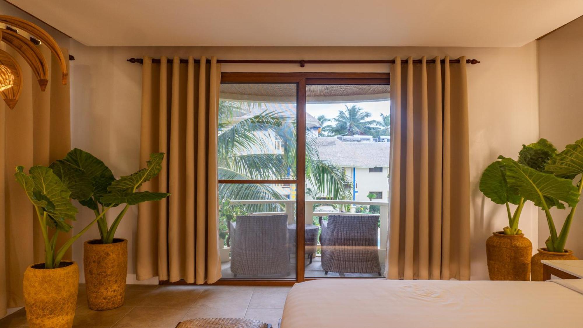 Ambassador In Paradise Balabag  Екстер'єр фото A sliding door